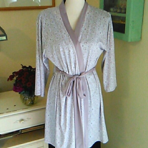 Marilyn Monroe Soft Robe - Picture 1 of 9